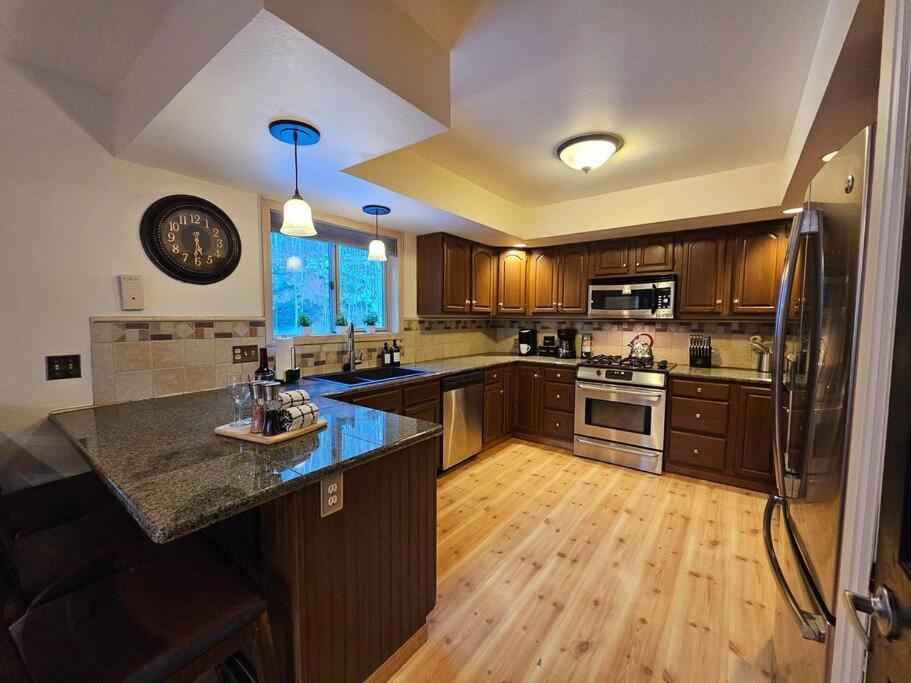 Private And Updated Breck Home With Hot Tub Брекенридж Экстерьер фото